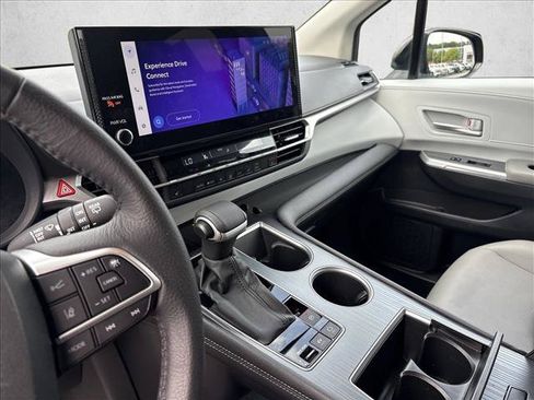 Certified 2026 Toyota Sienna XLE FWD image 15