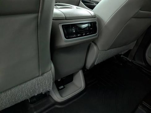 Used 2016 Toyota Highlander XLE AWD/4WD image 19