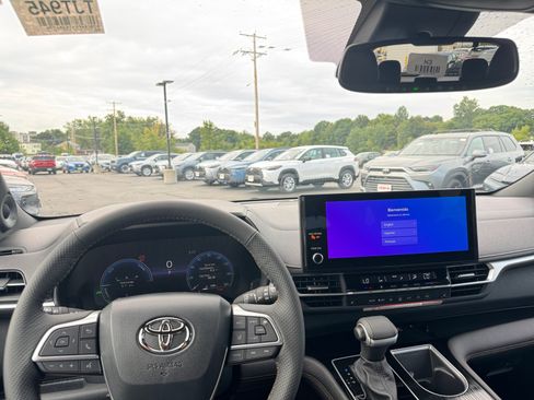 New 2026 Toyota Sienna XLE Woodland Edition AWD/4WD image 2
