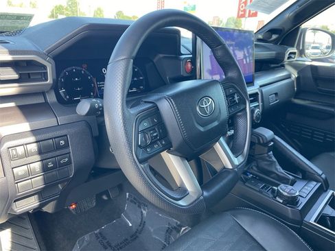 Certified 2025 Toyota 4Runner TRD Off-Road Premium image 18