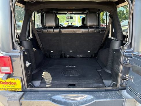 Used 2016 Jeep Wrangler Unlimited Sahara w/ Connectivity Group AWD/4WD image 13