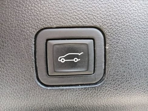 Used 2024 Chevrolet Tahoe Z71 w/ Luxury Package image 33