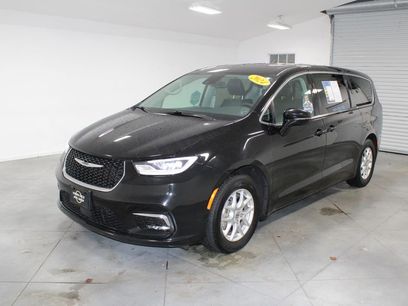 Used 2024 Chrysler Pacifica Touring-L