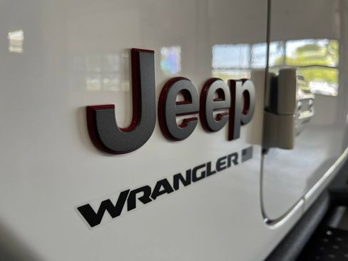 Used 2026 Jeep Wrangler Unlimited Rubicon AWD/4WD image 14