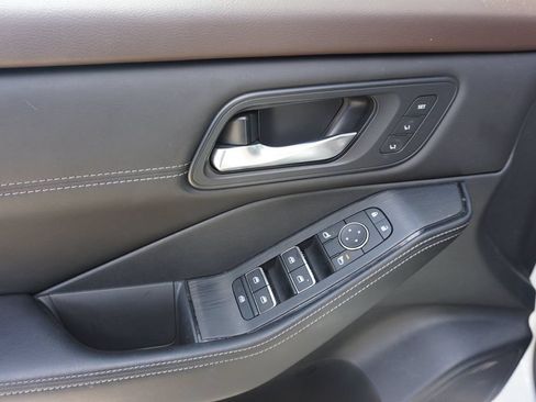 Used 2023 Nissan Rogue SL FWD image 4