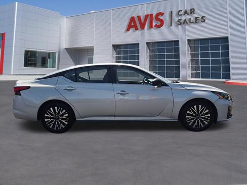 Used 2025 Nissan Altima 2.5 SV FWD image 5
