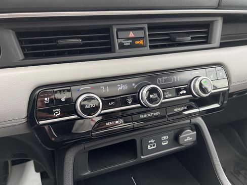 Used 2025 Honda Pilot Elite image 21