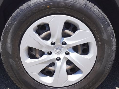 Used 2019 Toyota RAV4 LE w/ Carpet Mat Package FWD image 4