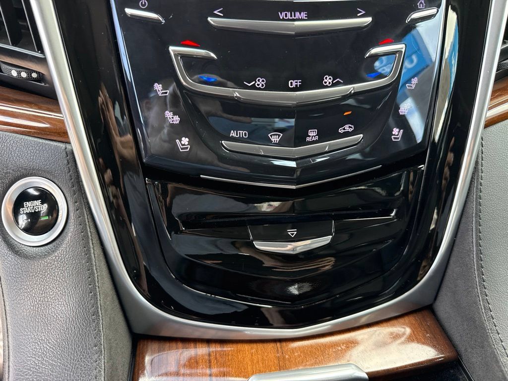 Used 2020 Cadillac Escalade Luxury RWD image 25