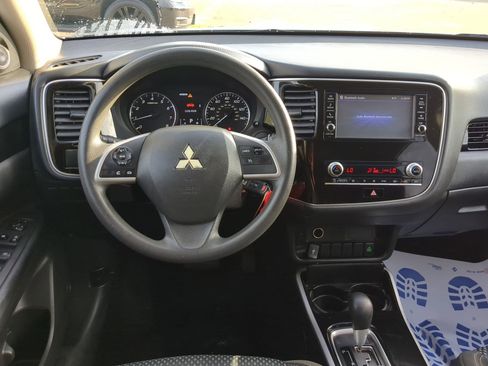 Used 2020 Mitsubishi Outlander ES image 24
