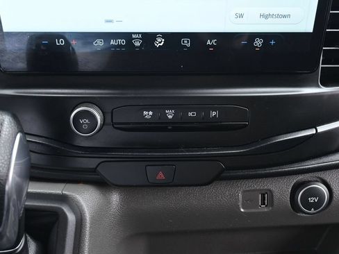 Used 2022 Ford Transit 250 Low Roof AWD image 35
