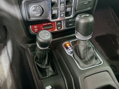 Used 2024 Jeep Wrangler Unlimited Rubicon 4xe w/ Technology Group AWD/4WD image 25