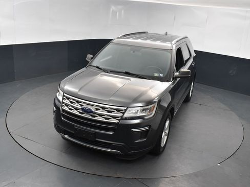 Used 2018 Ford Explorer XLT image 34