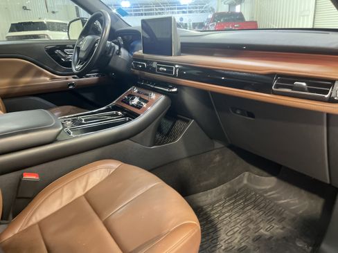 Used 2023 Lincoln Aviator Reserve w/ Elements Package Plus image 18