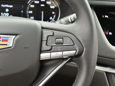 Certified 2025 Cadillac XT6 Luxury FWD image 17