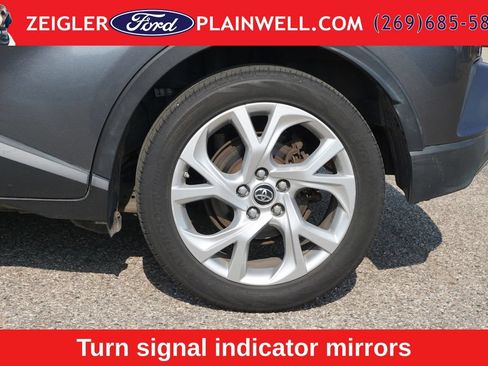 Used 2018 Toyota C-HR XLE FWD image 9