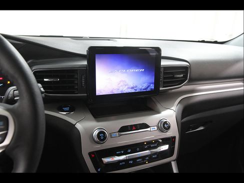 Used 2023 Ford Explorer XLT w/ Equipment Group 202A AWD/4WD image 10
