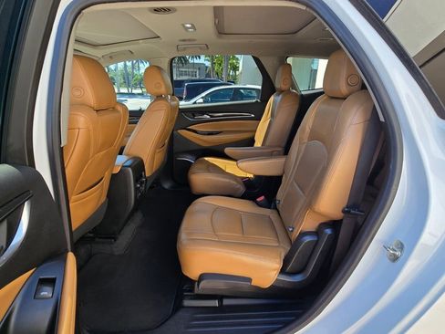 Used 2018 Buick Enclave Essence image 17