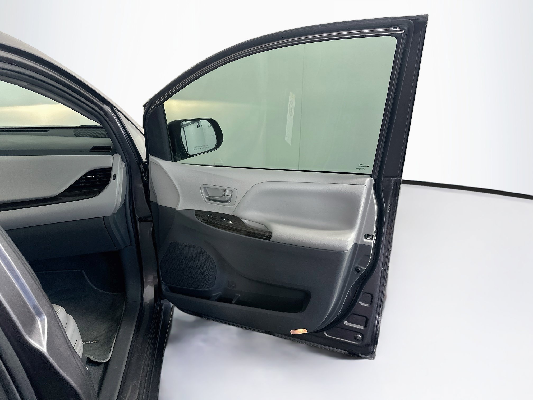 Used 2019 Toyota Sienna XLE FWD image 36