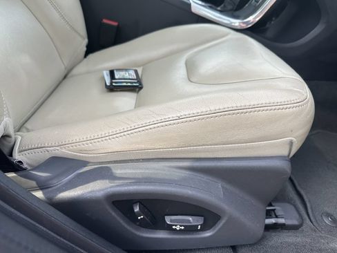 Used 2017 Volvo V60 T5 Premier w/ Convenience Package FWD image 22