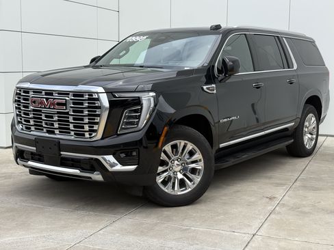 Used 2025 GMC Yukon XL Denali AWD/4WD image 2