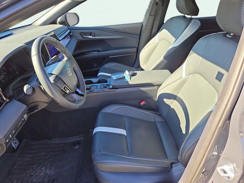 Used 2025 Toyota Camry SE image 10