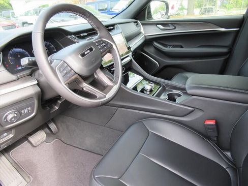 New 2026 Jeep Grand Cherokee Limited RWD image 15