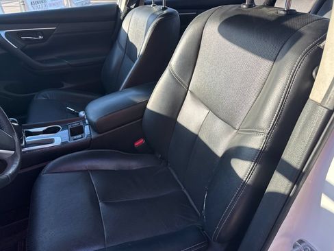 Used 2017 Nissan Altima 2.5 SL w/ 2.5 Technology Package FWD image 3
