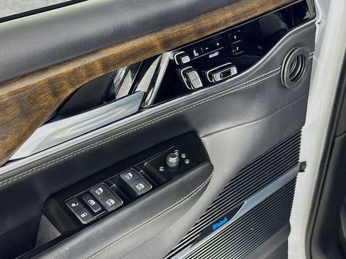 Used 2022 Jeep Grand Wagoneer Series II w/ Convenience Group III image 21