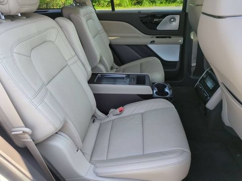 Used 2020 Lincoln Aviator Reserve w/ Equipment Group 201A AWD/4WD image 33