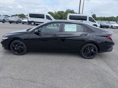 New 2026 Hyundai Elantra Sport FWD image 18