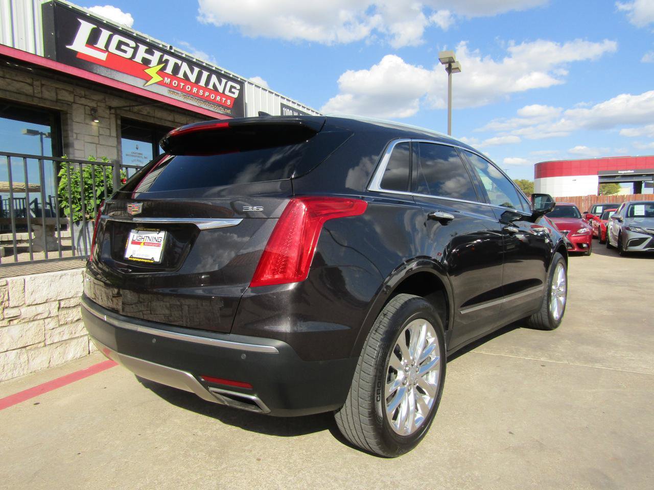 Used 2018 Cadillac XT5 Platinum AWD/4WD image 4