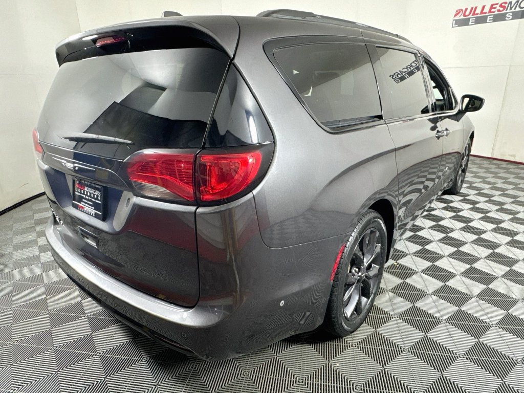 Used 2020 Chrysler Pacifica Touring-L Plus w/ Advanced Safetytec Group FWD image 6