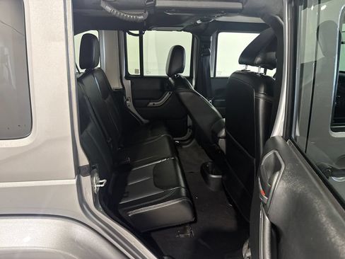 Used 2018 Jeep Wrangler Unlimited Sahara AWD/4WD image 23