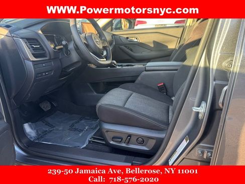 Used 2024 Nissan Rogue SV FWD image 22