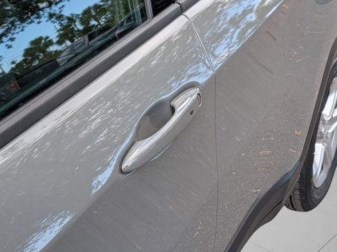 Used 2023 Jeep Compass Latitude image 17