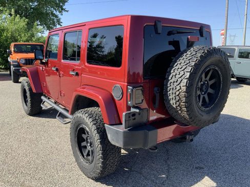 Used 2012 Jeep Wrangler Unlimited Sahara AWD/4WD image 6