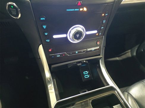 Used 2020 Ford Edge Titanium image 25