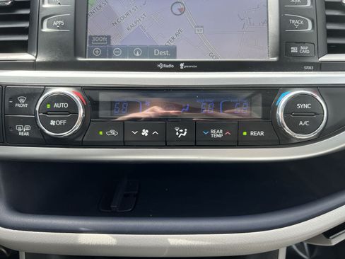 Used 2015 Toyota Highlander XLE AWD/4WD image 21