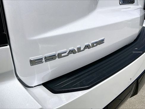 Used 2025 Cadillac Escalade Sport image 9