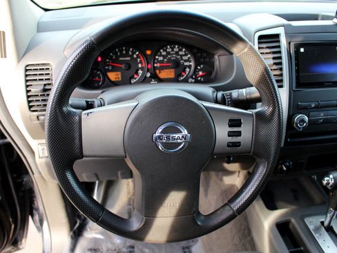 Used 2009 Nissan Frontier SE w/ SE Value Truck Pkg image 17