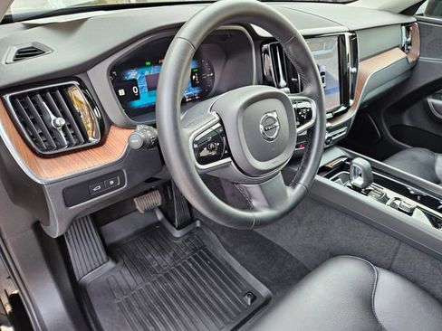 Certified 2023 Volvo XC60 T8 Plus AWD/4WD image 19