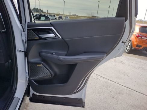 New 2026 Mitsubishi Outlander SE image 33