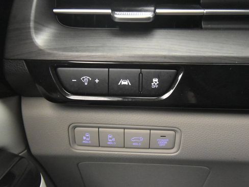 Used 2024 Kia Carnival EX FWD image 30