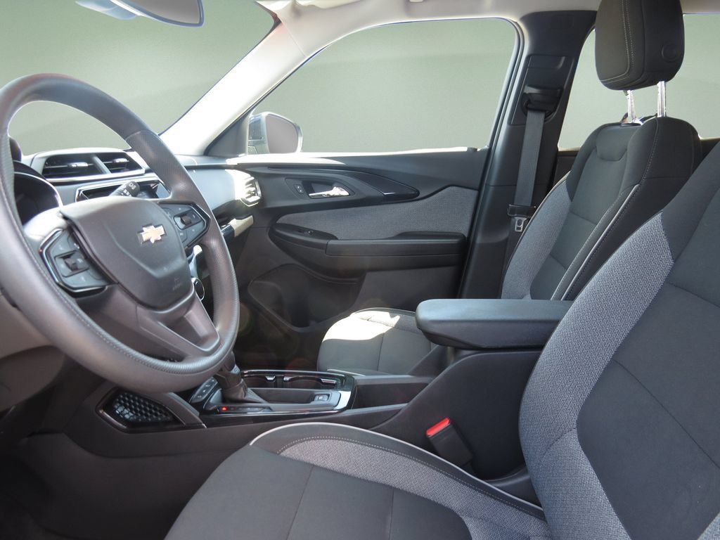 Certified 2023 Chevrolet TrailBlazer LT w/ Convenience Package FWD image 28