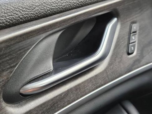 Used 2023 Jeep Grand Cherokee Limited RWD image 17