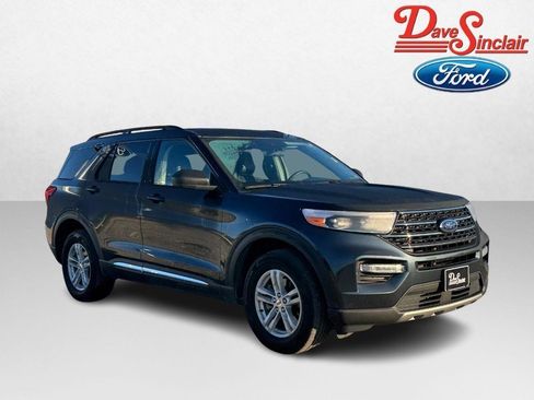 Used 2023 Ford Explorer XLT w/ Equipment Group 202A image 4