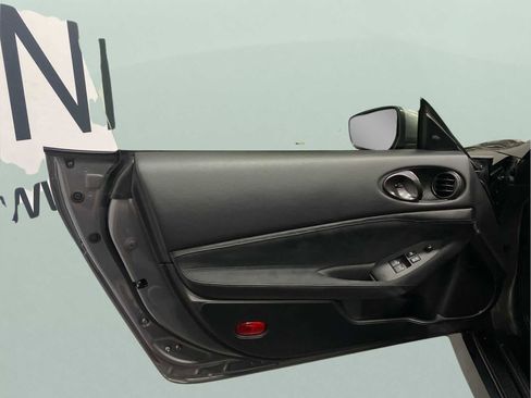 Certified 2024 Nissan Z Performance w/ Floor Mat Package image 9