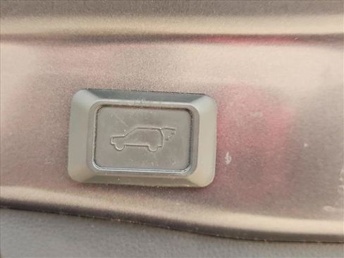 Used 2020 Toyota RAV4 Limited AWD/4WD image 7