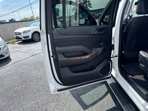Used 2018 Chevrolet Suburban Premier AWD/4WD image 15